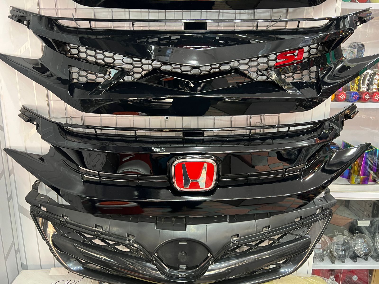 Mechanic holding parts